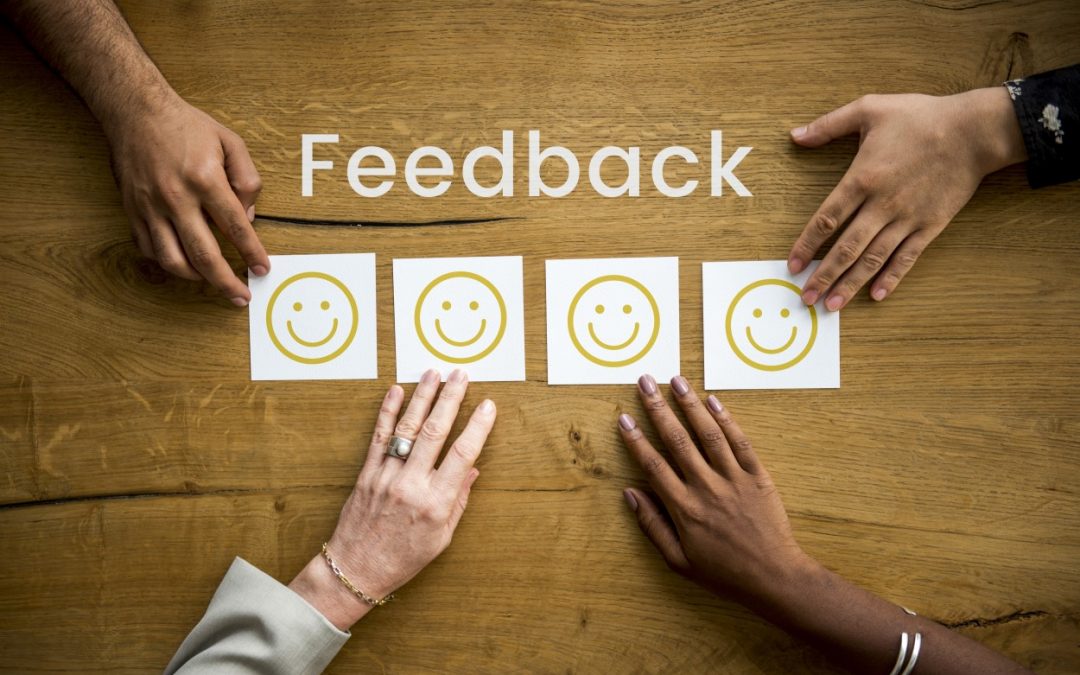 Wat houdt positieve feedback geven in en wat is het effect ervan?